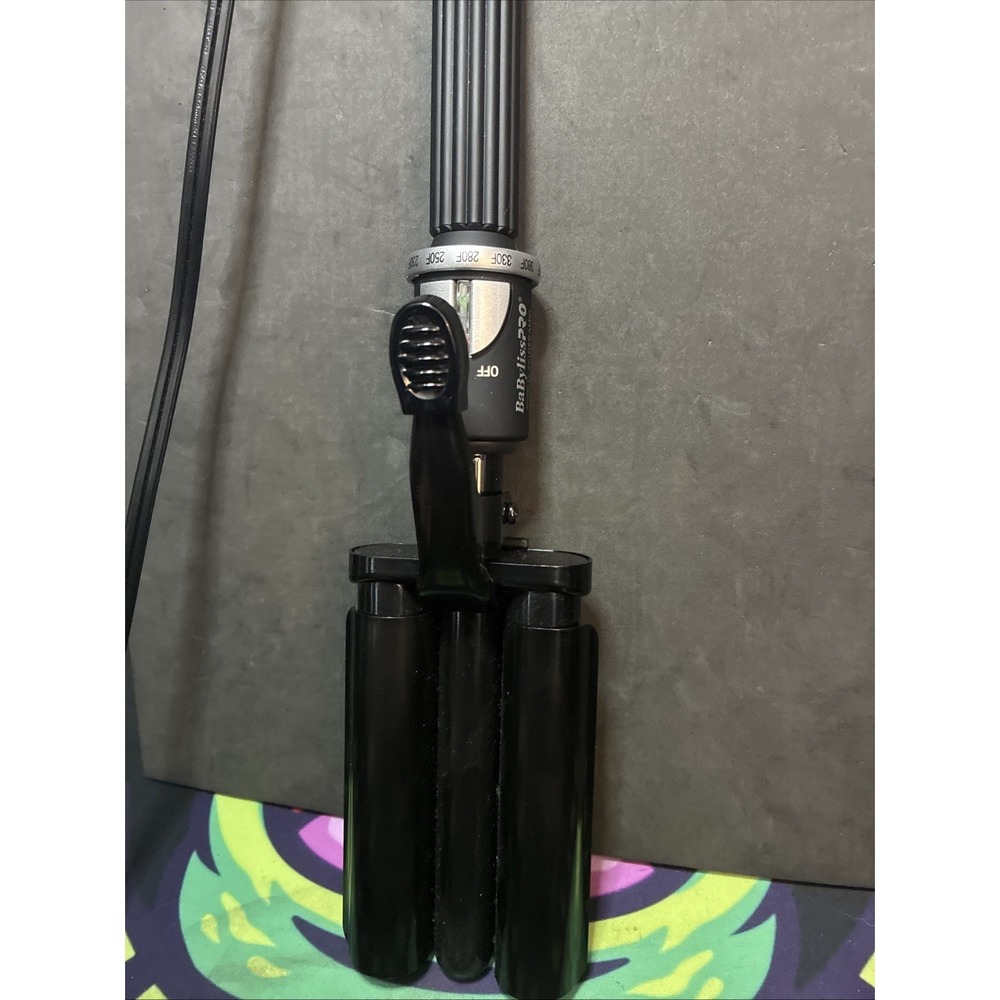 BABYLISS PRO PORCELAIN CERAMIC TRIPLE BARREL WAVER Used - No Box heats nicely A2